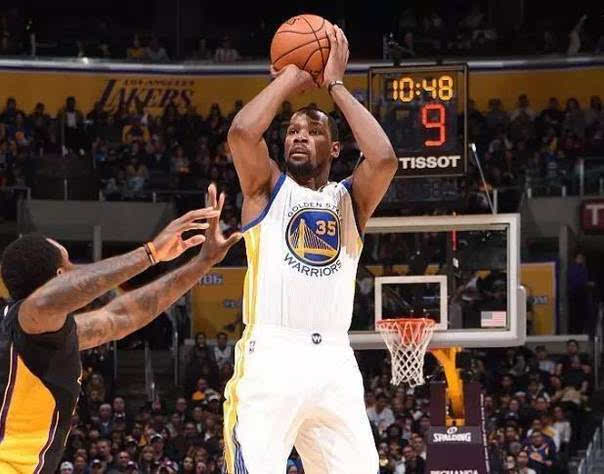 后仰跳投 后仰跳投